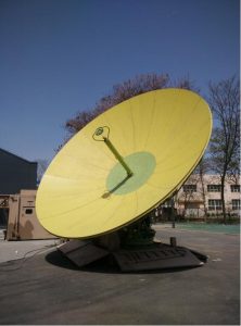 l'antenne SatCom au sol de Ø6,2m